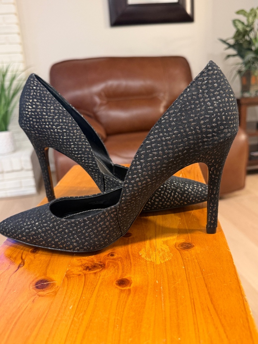 Charles David Black Gold Metallic Pointed Toe Stiletto Pumps Heels Size 10